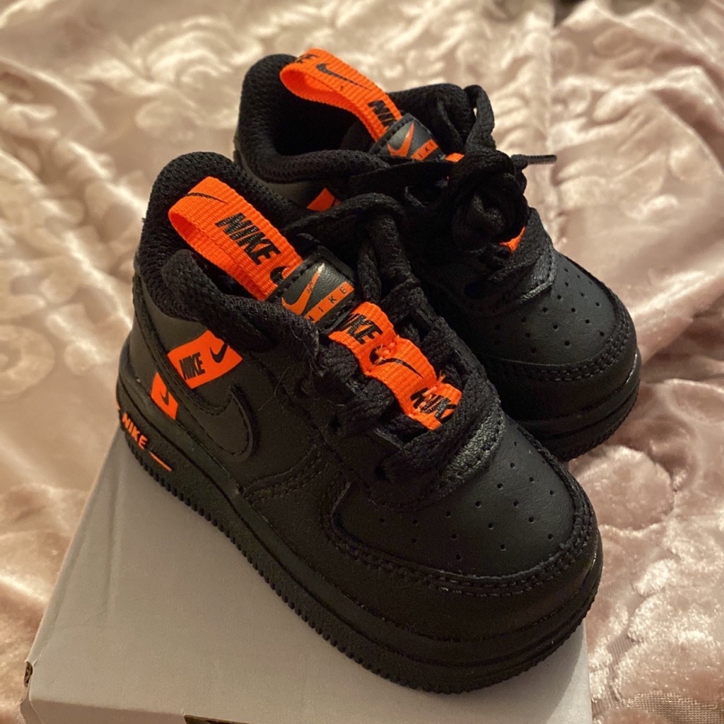 Worldwide Pack “ Black Total Orange”